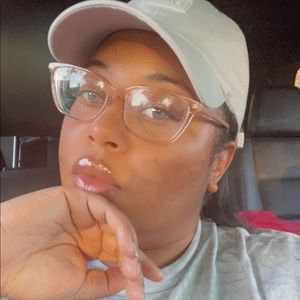 Meet your Posher, Vanessa